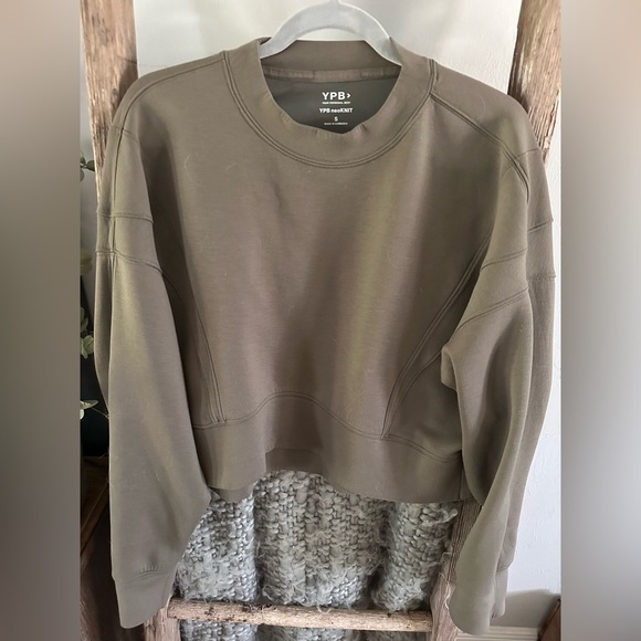 Abercrombie & Fitch Crew Neck Sweater - Picture 1 of 4